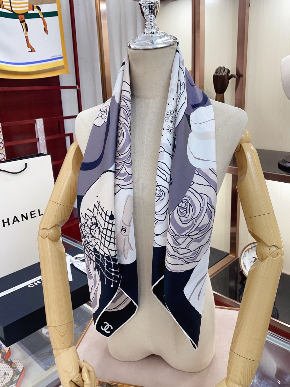 C hanel Scarf