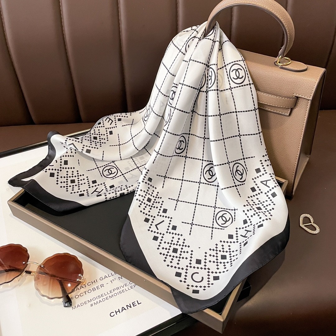 C hanel Scarf