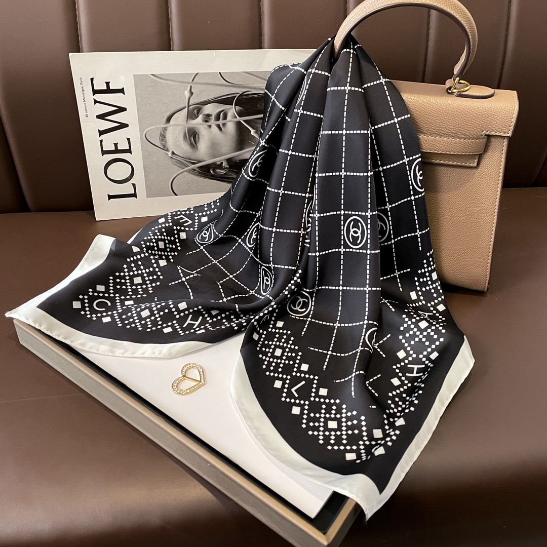 C hanel Scarf