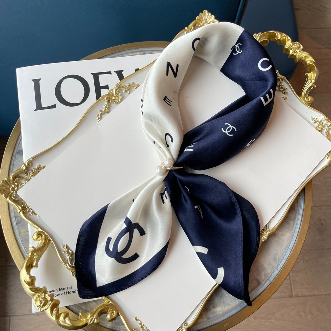 C hanel Scarf