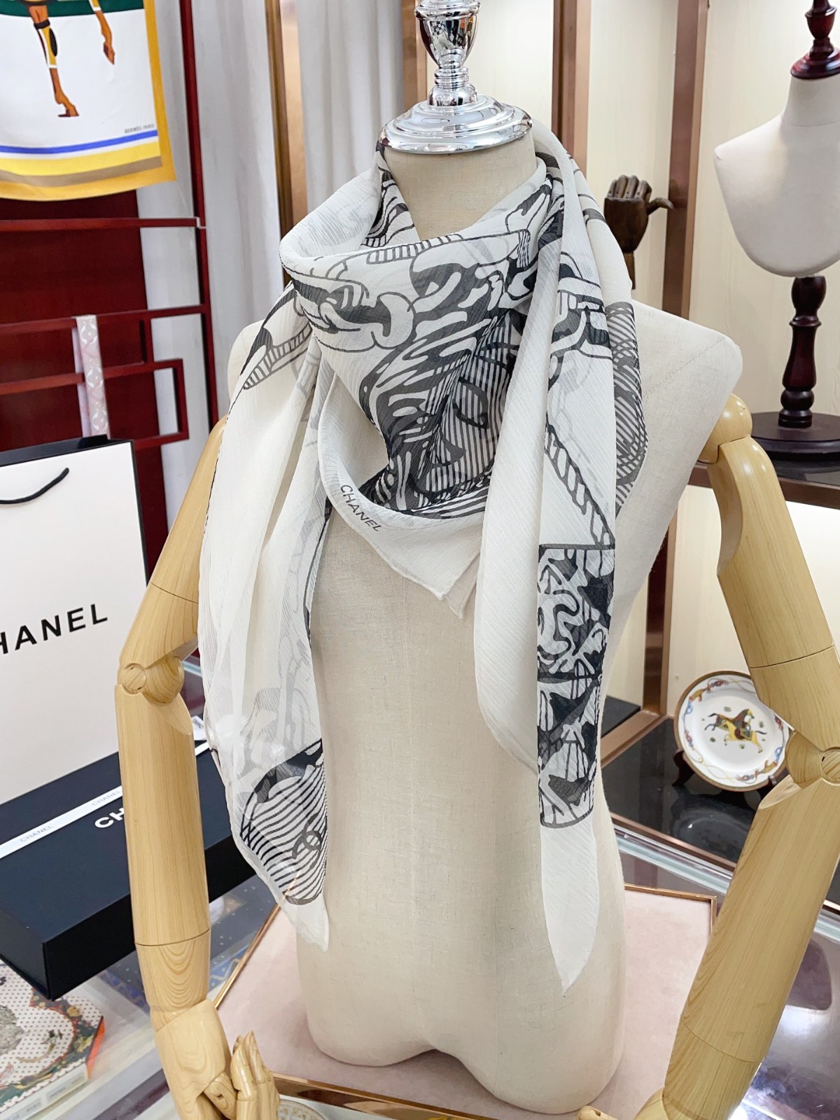 C hanel Scarf