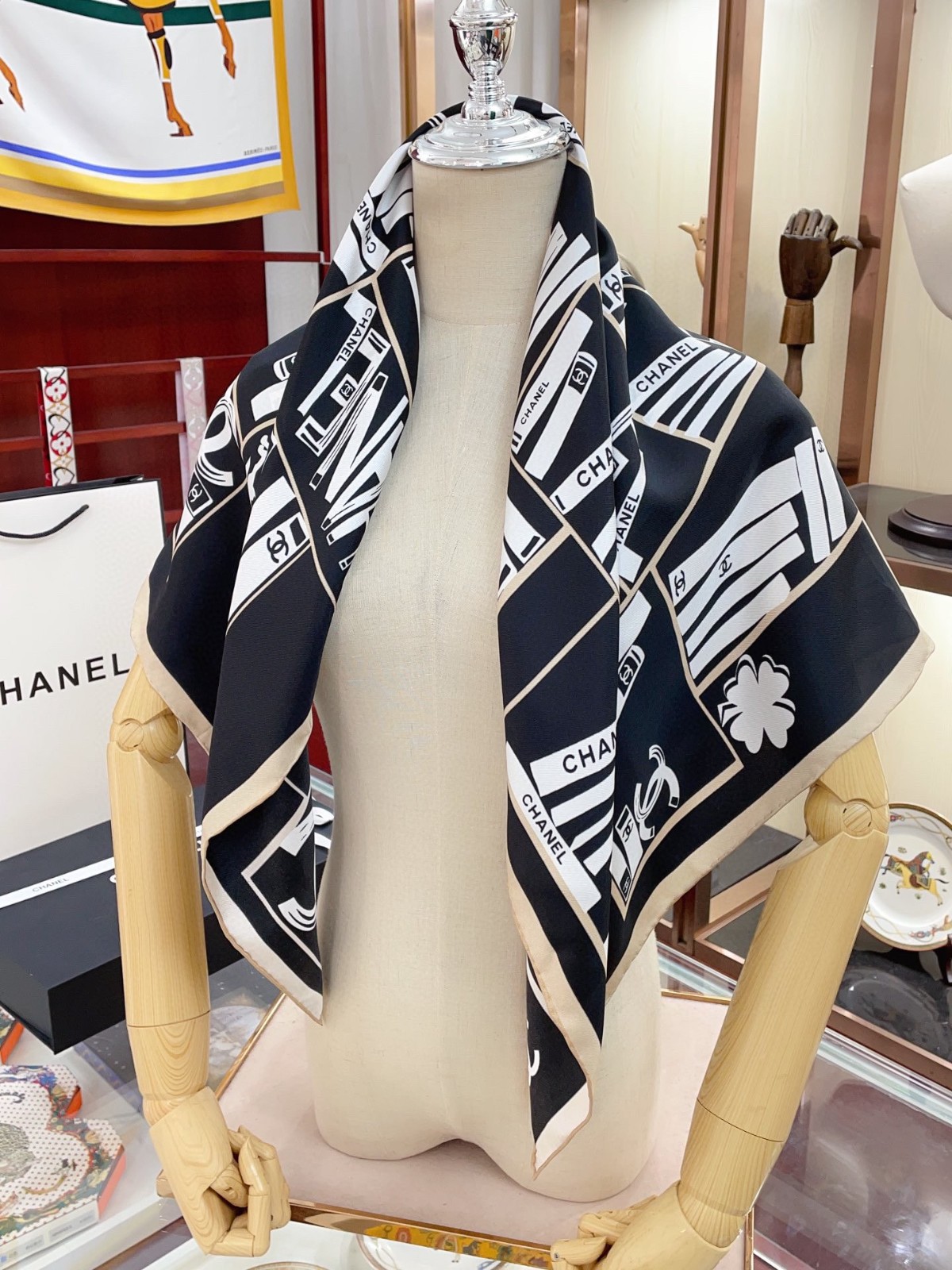 C hanel Scarf