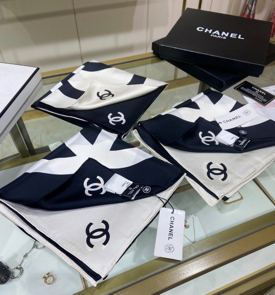 C hanel Scarf