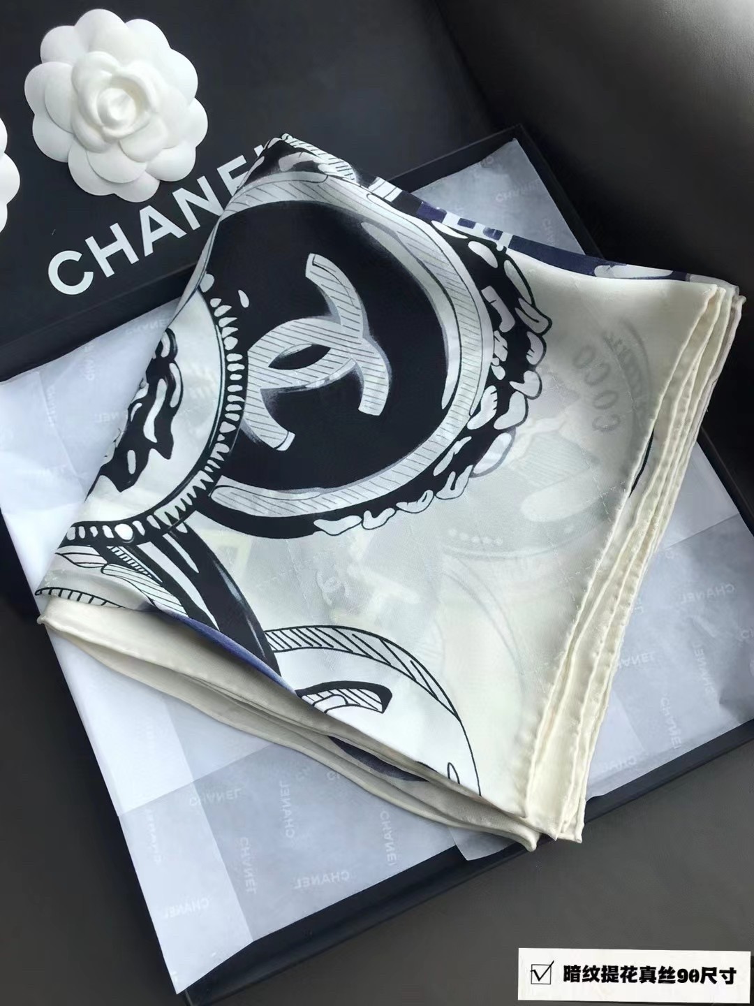 C hanel Scarf