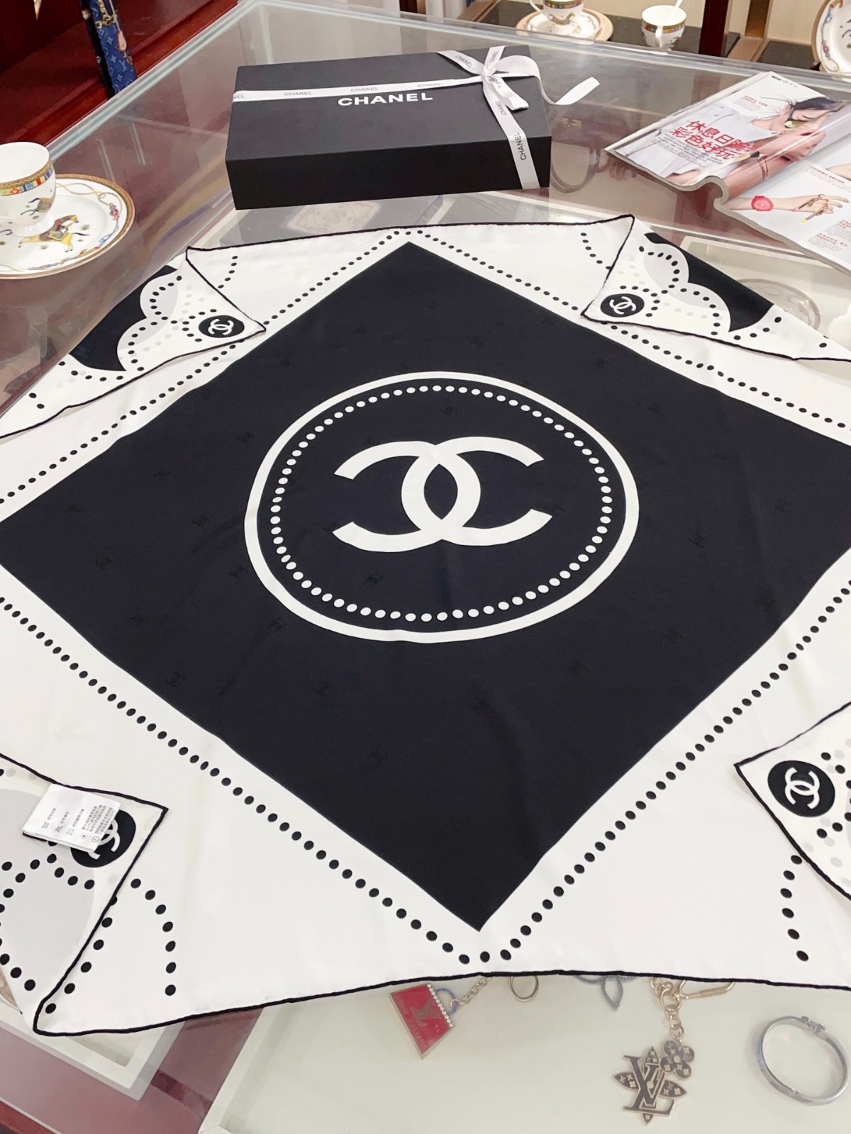 C hanel Scarf