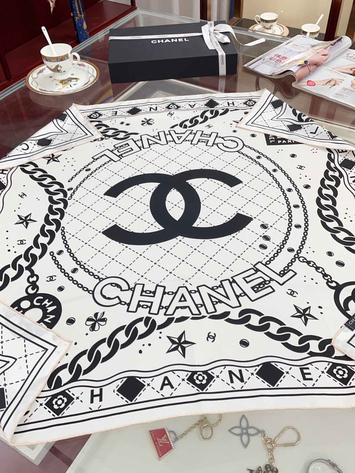 C hanel Scarf