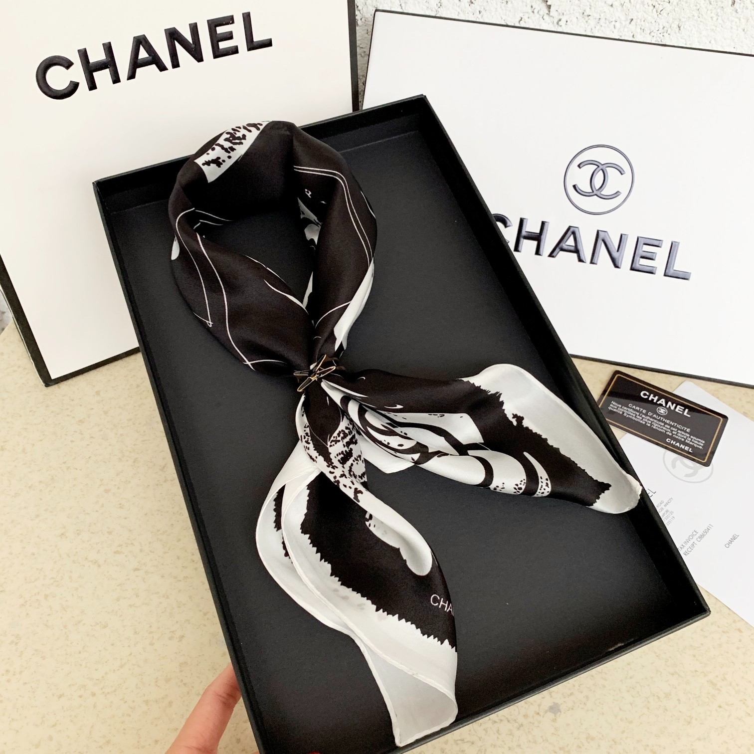 C hanel Scarf
