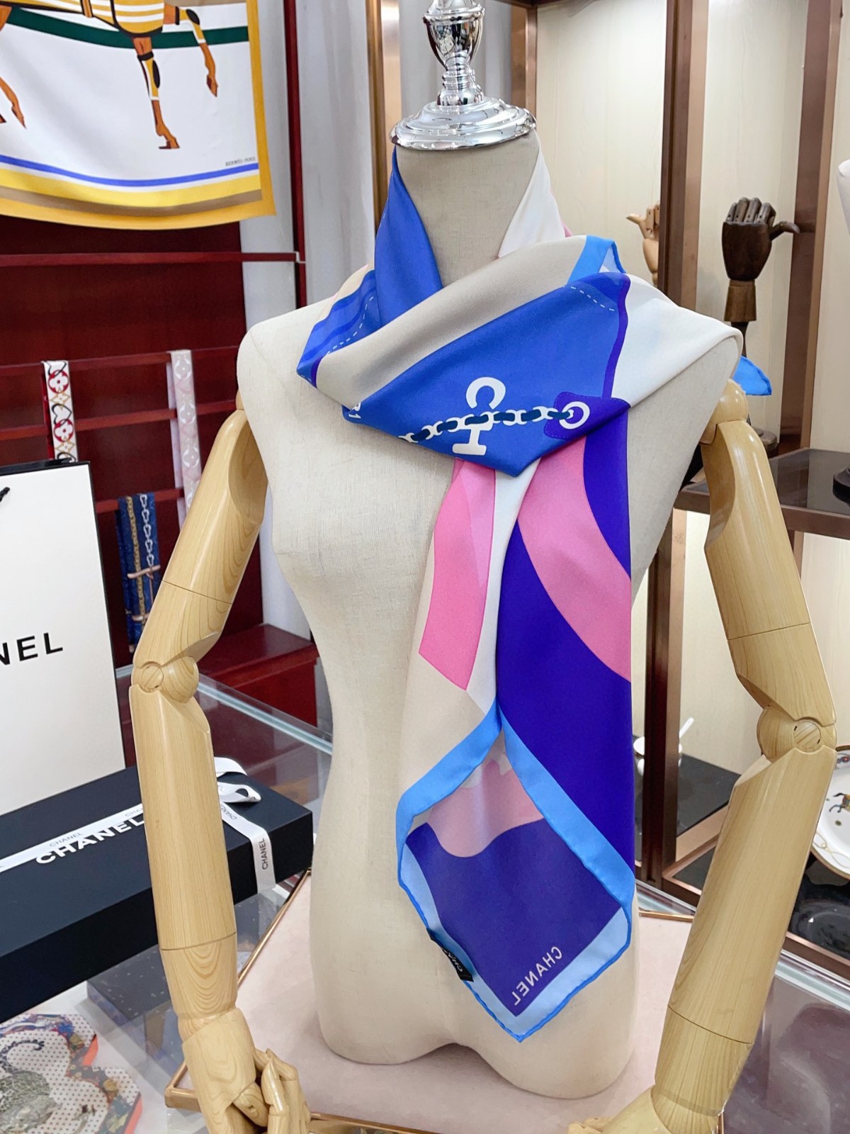 C hanel Scarf