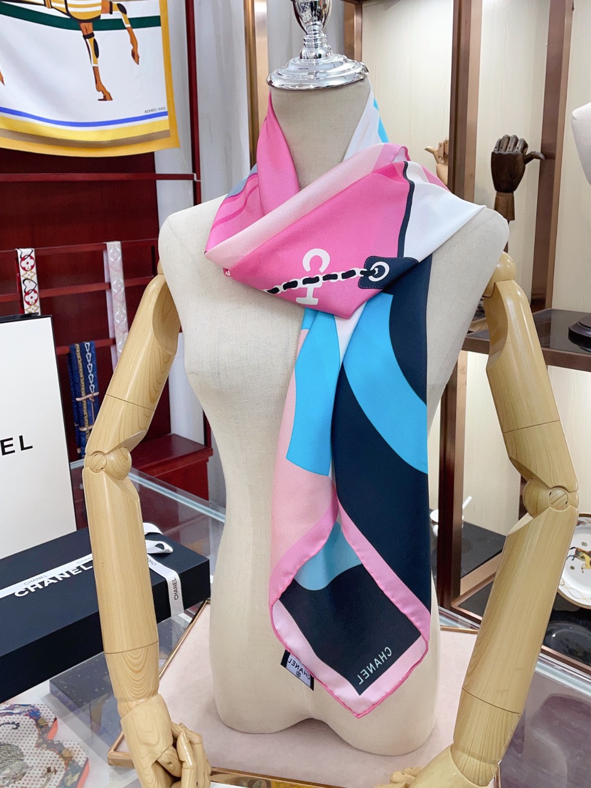 C hanel Scarf