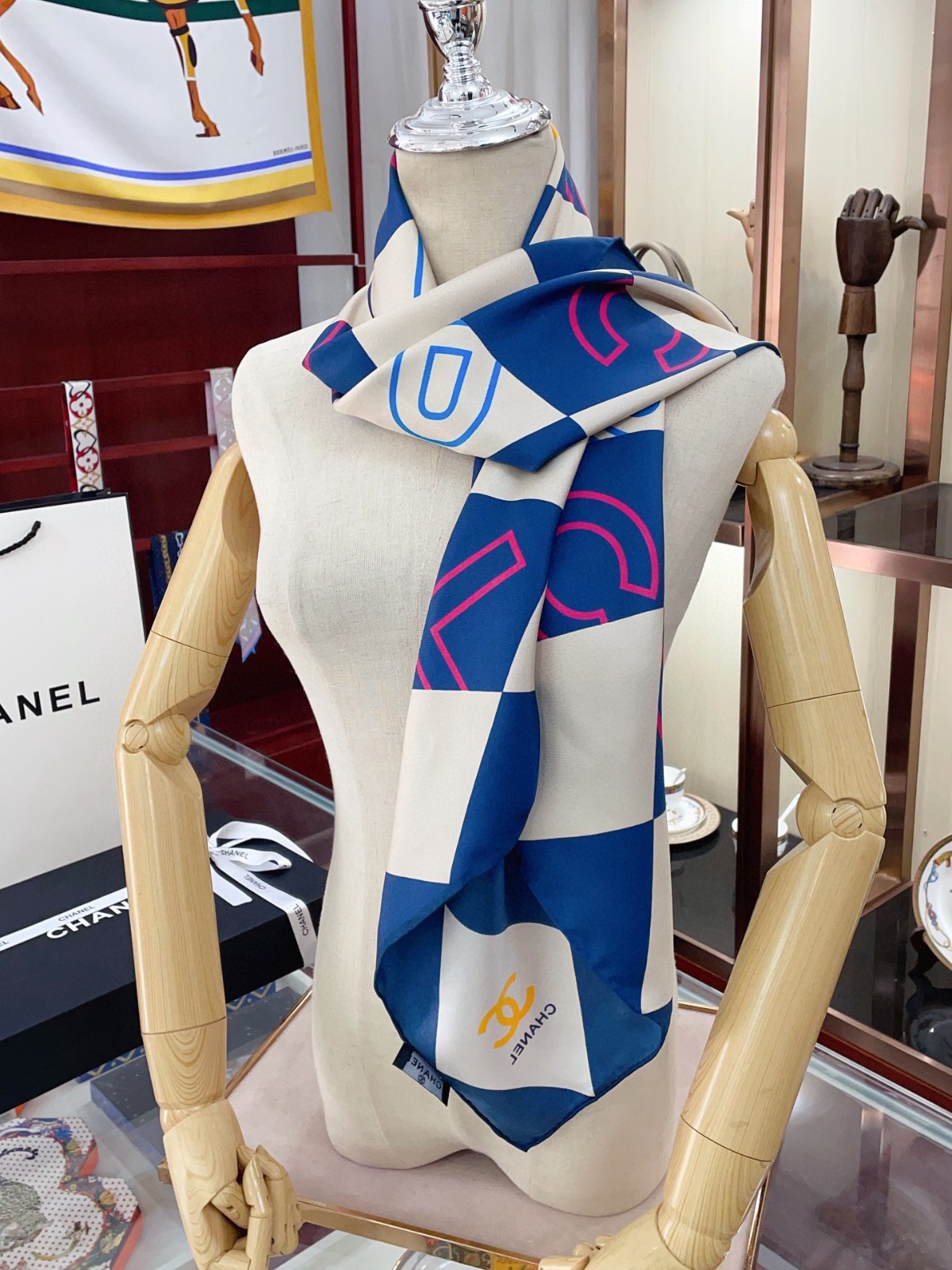 C hanel Scarf