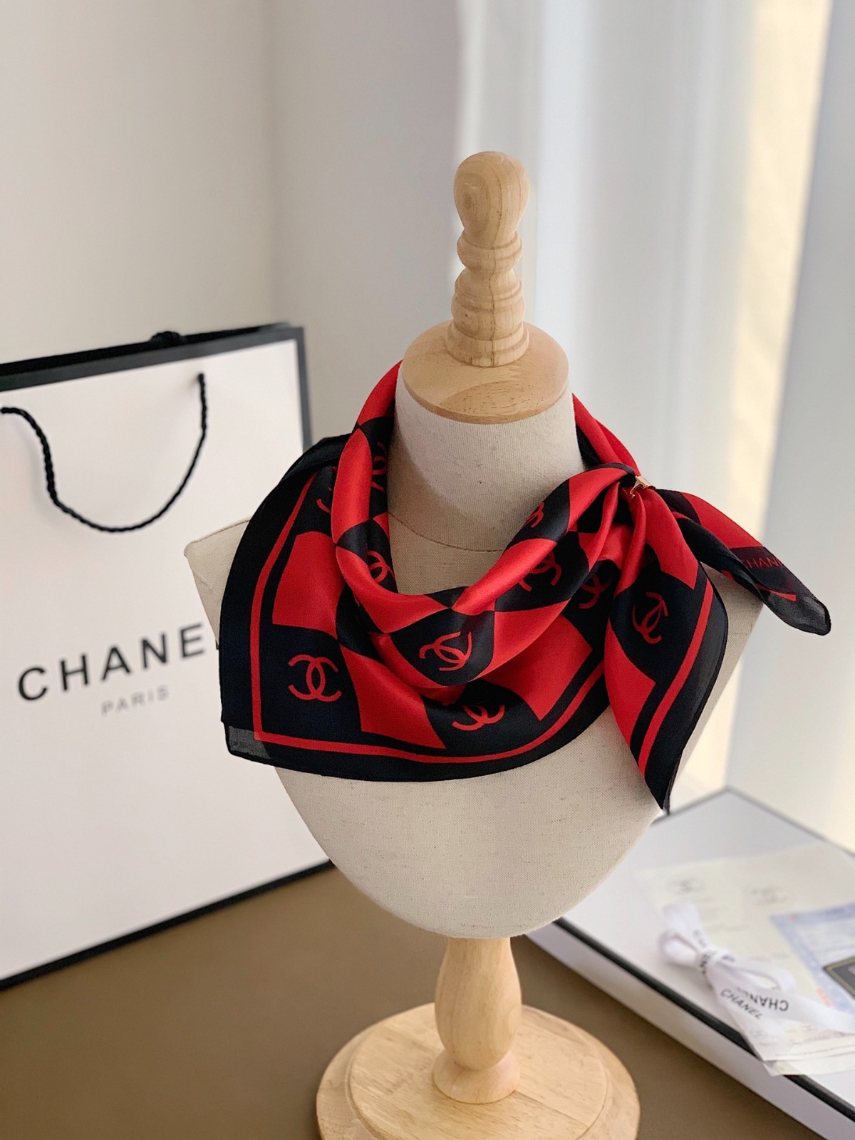 C hanel Scarf