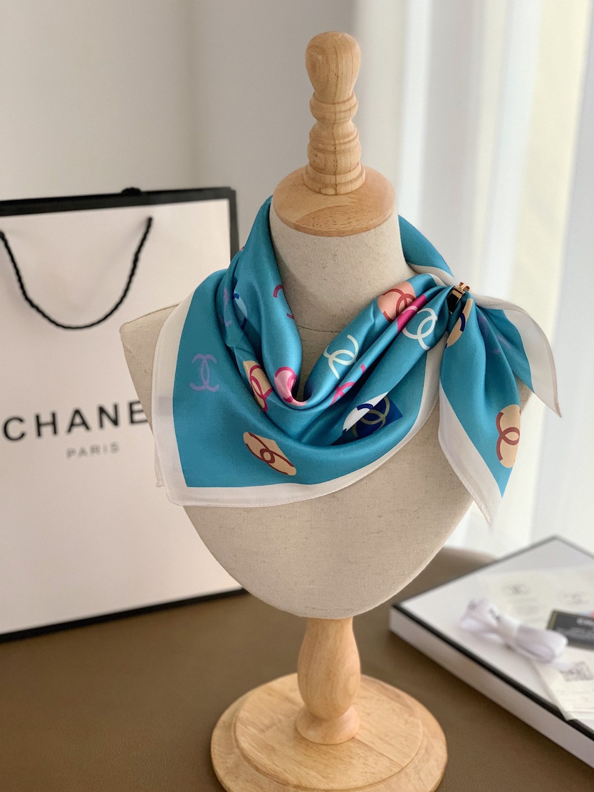 C hanel Scarf