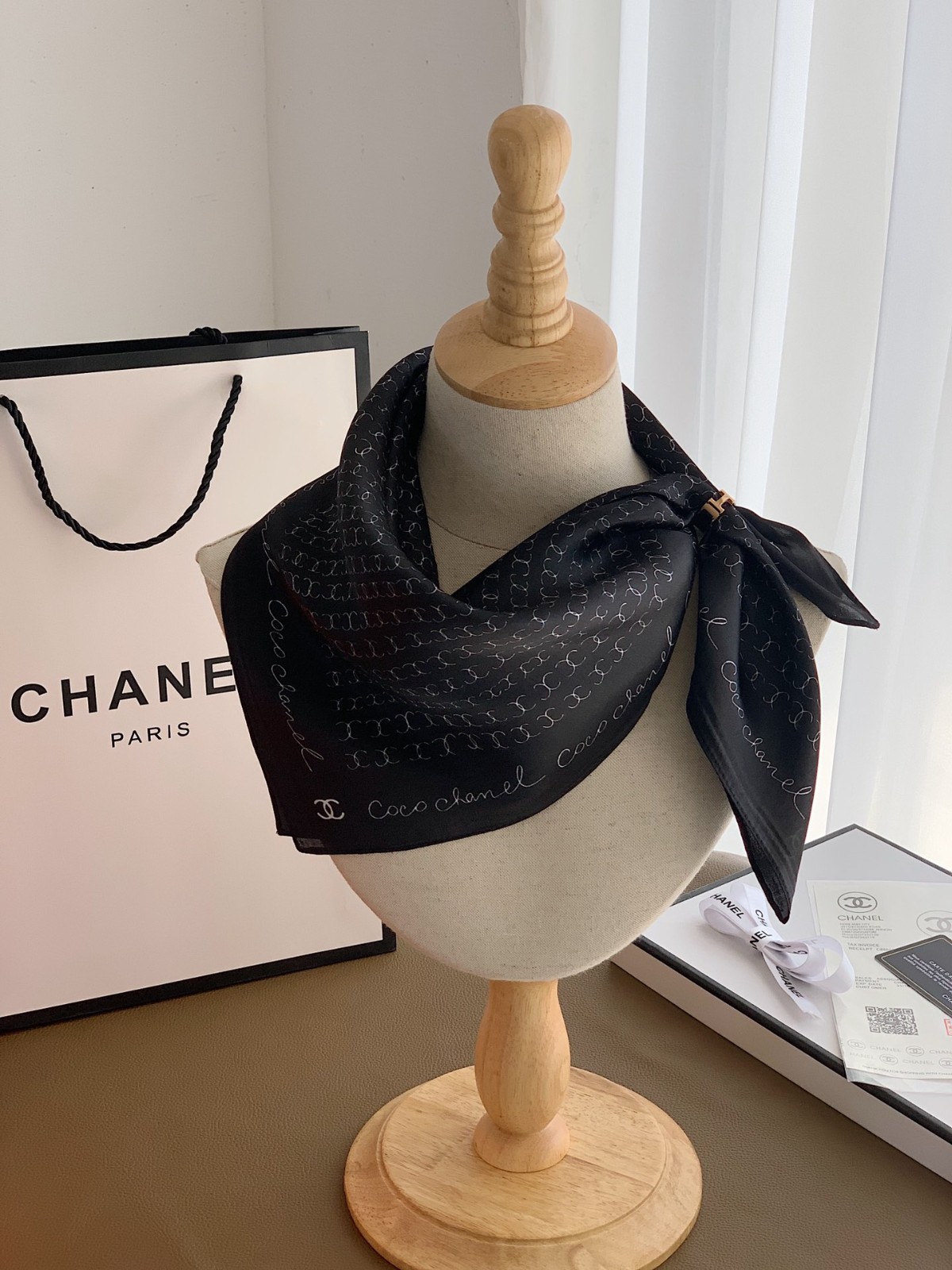 C hanel Scarf