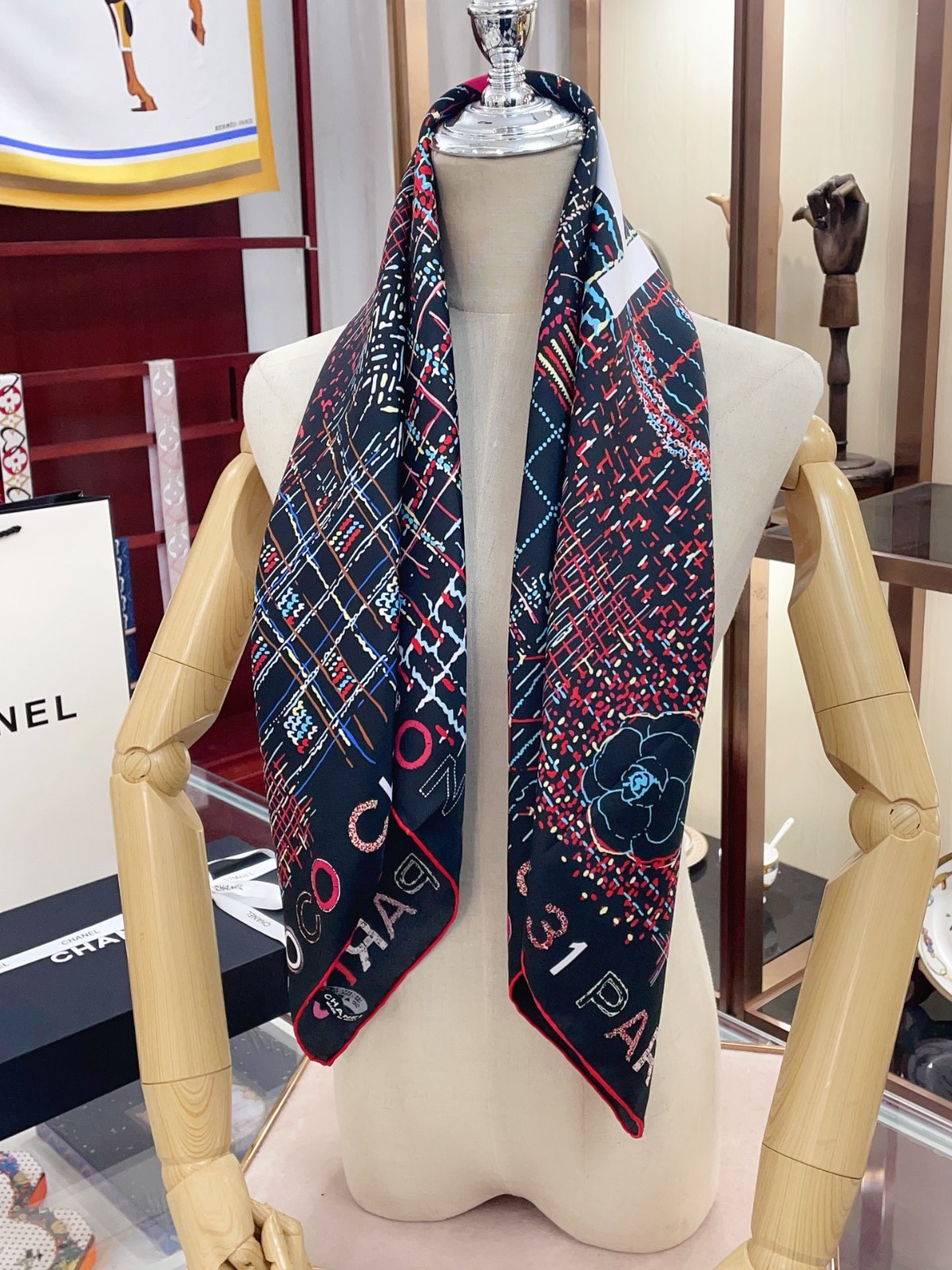 C hanel Scarf