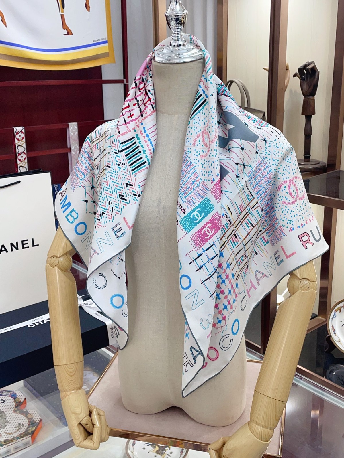 C hanel Scarf