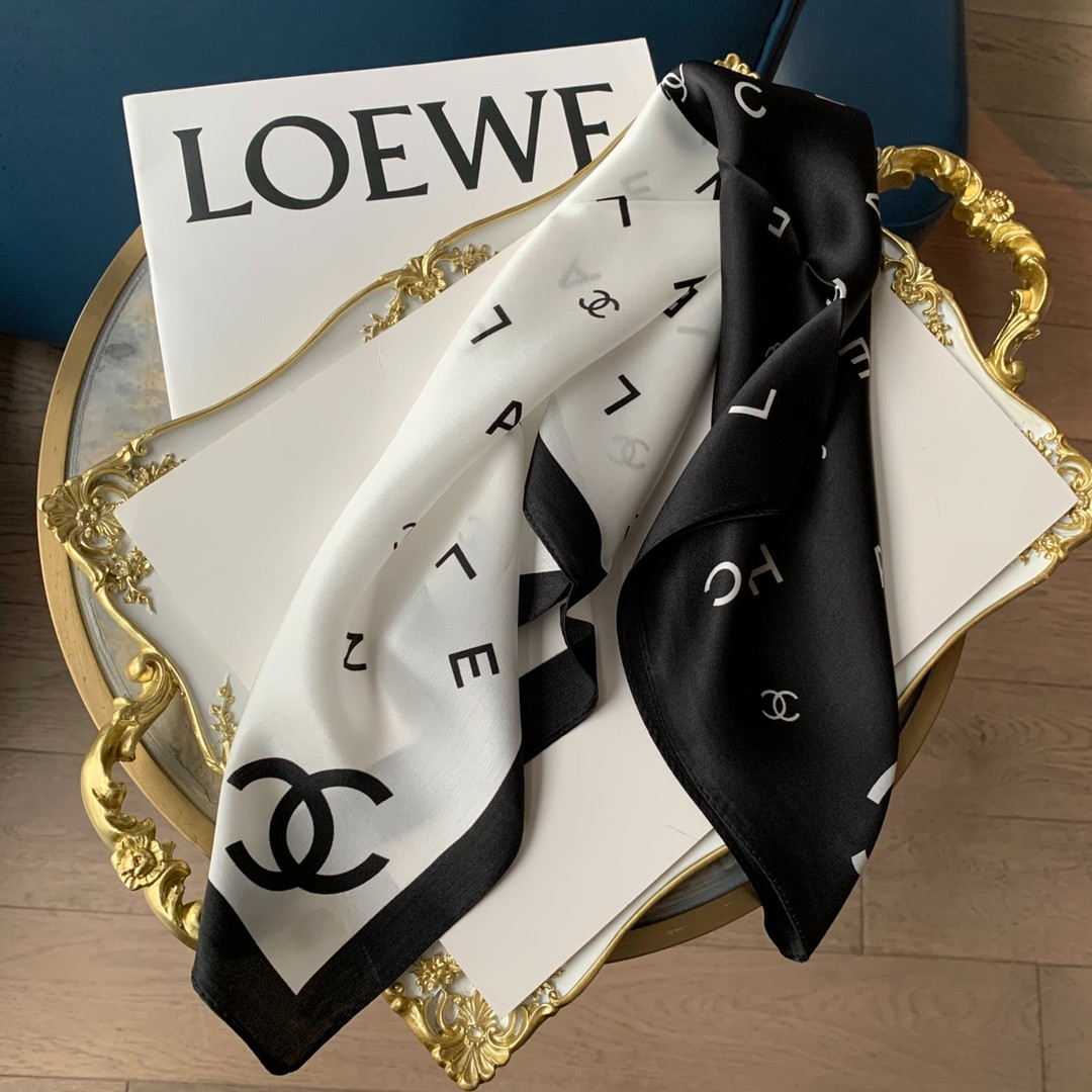 C hanel Scarf