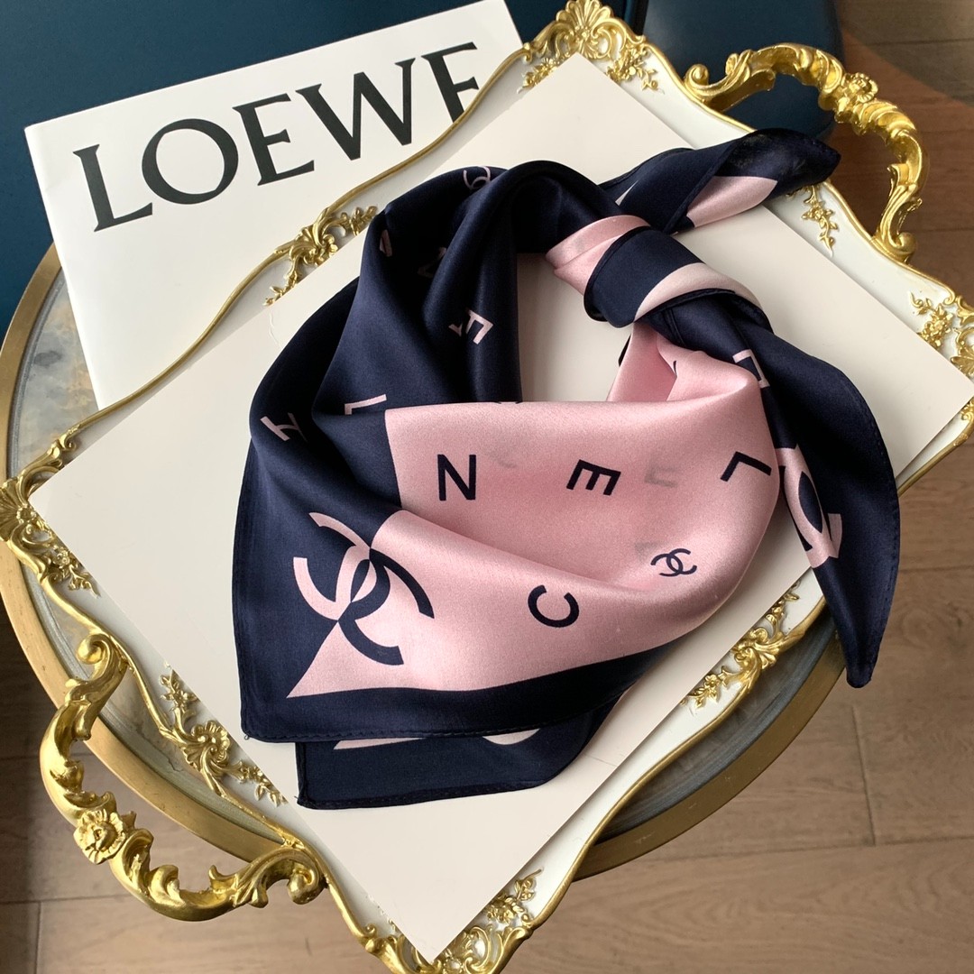 C hanel Scarf