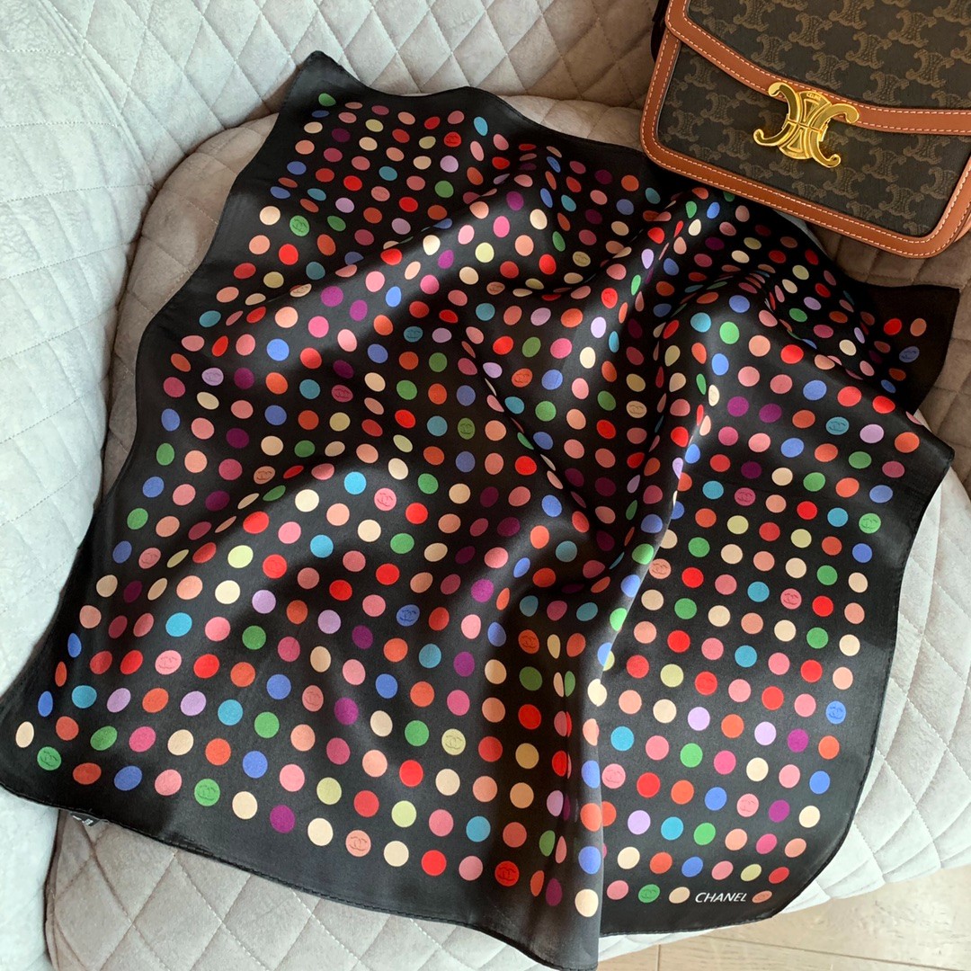 C hanel Scarf