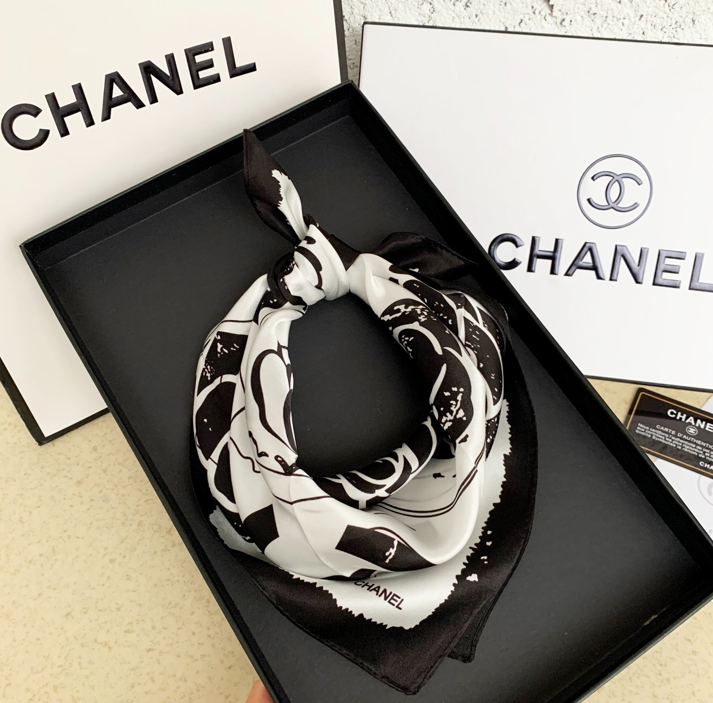 C hanel Scarf