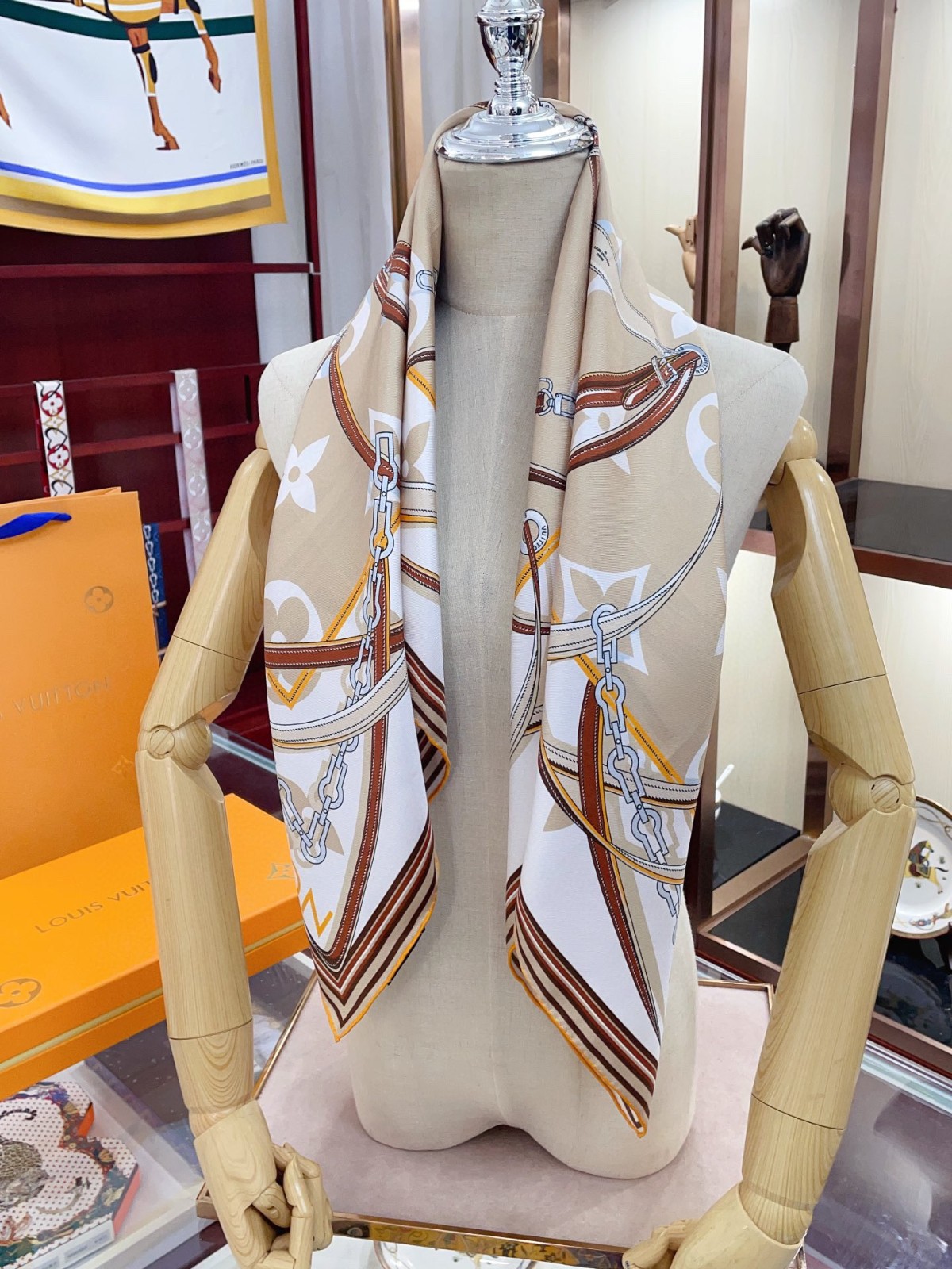L-V Scarf