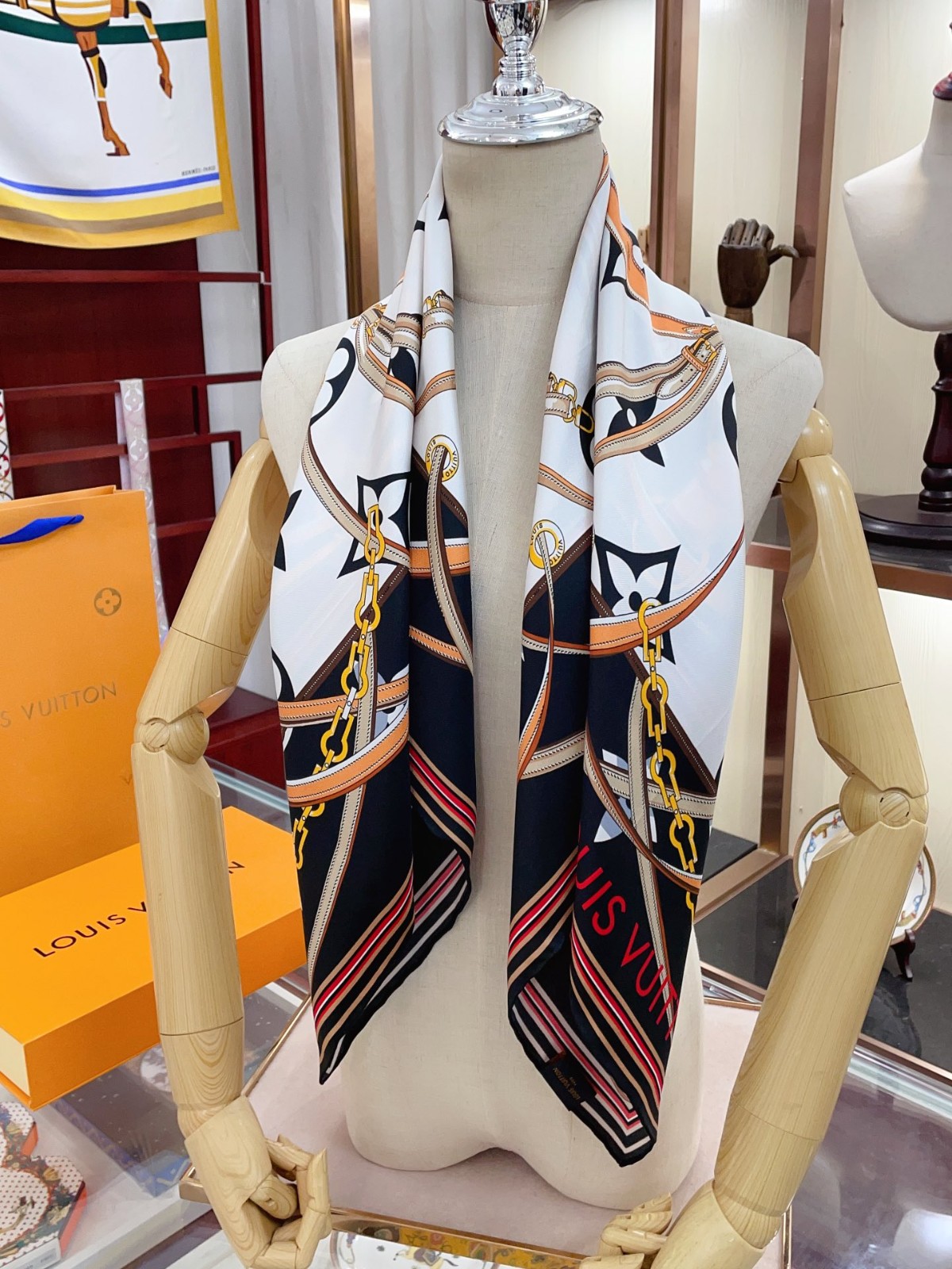L-V Scarf