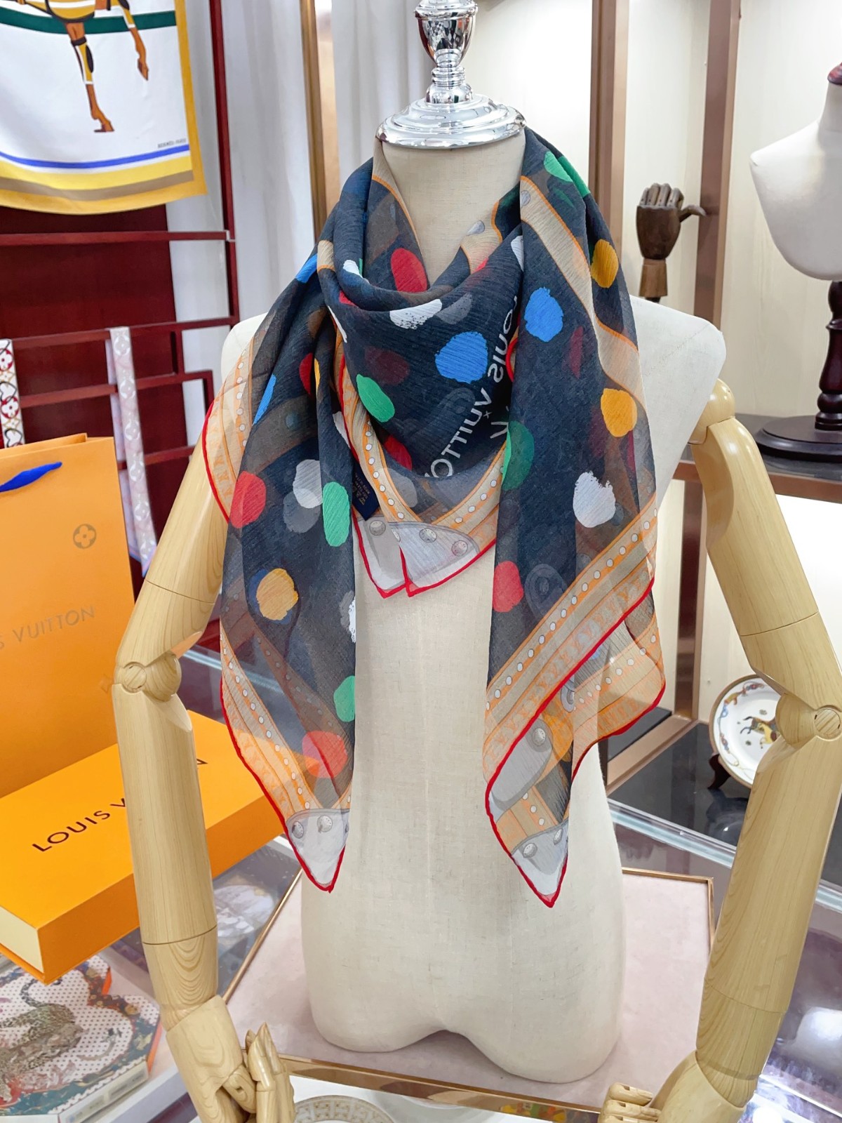 L-V Scarf