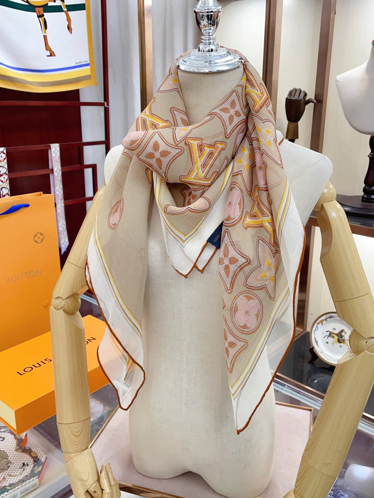 L-V Scarf
