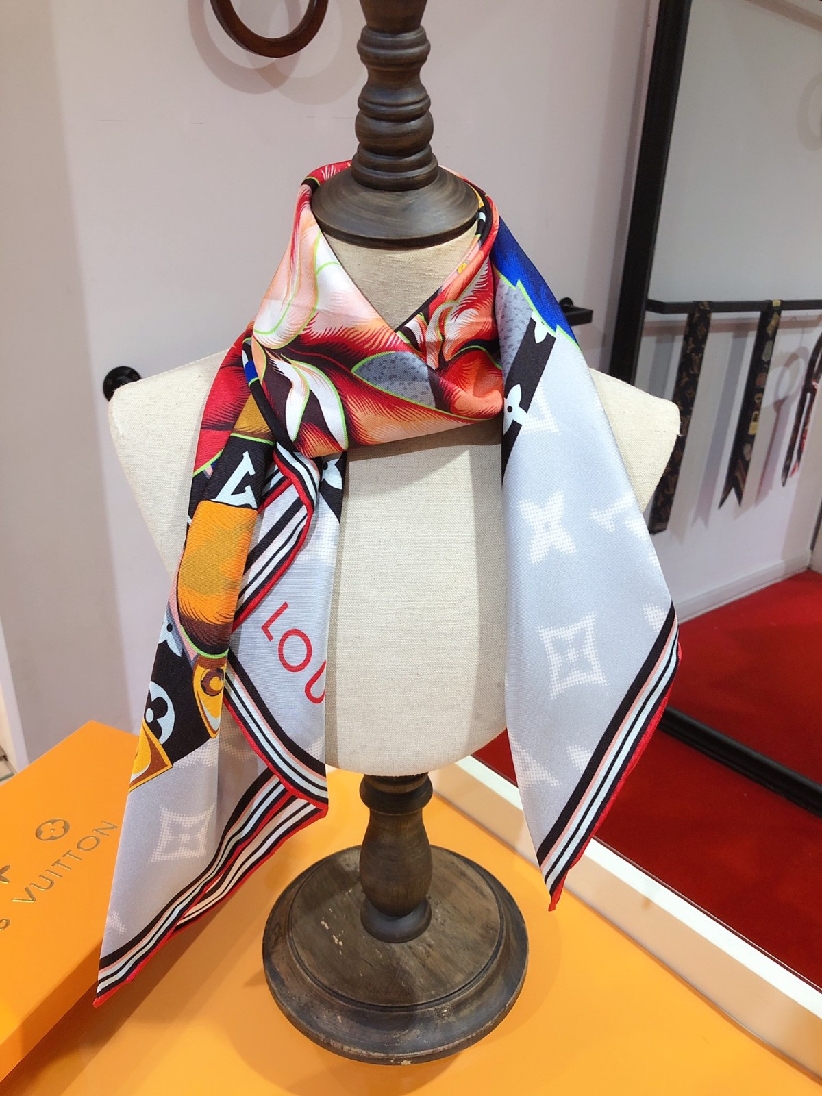 L-V Scarf