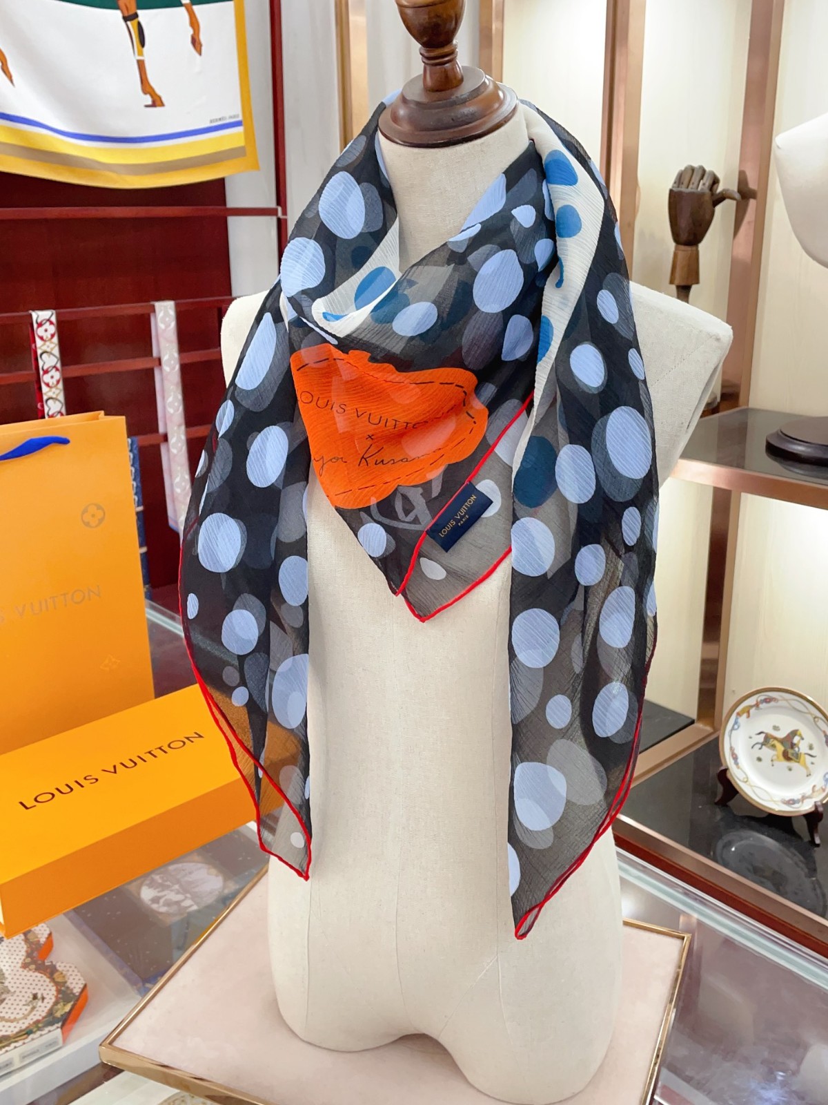 L-V Scarf