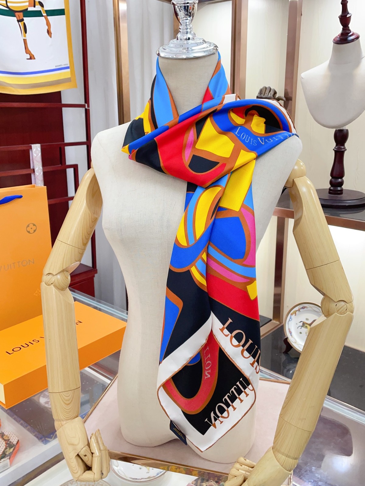 L-V Scarf