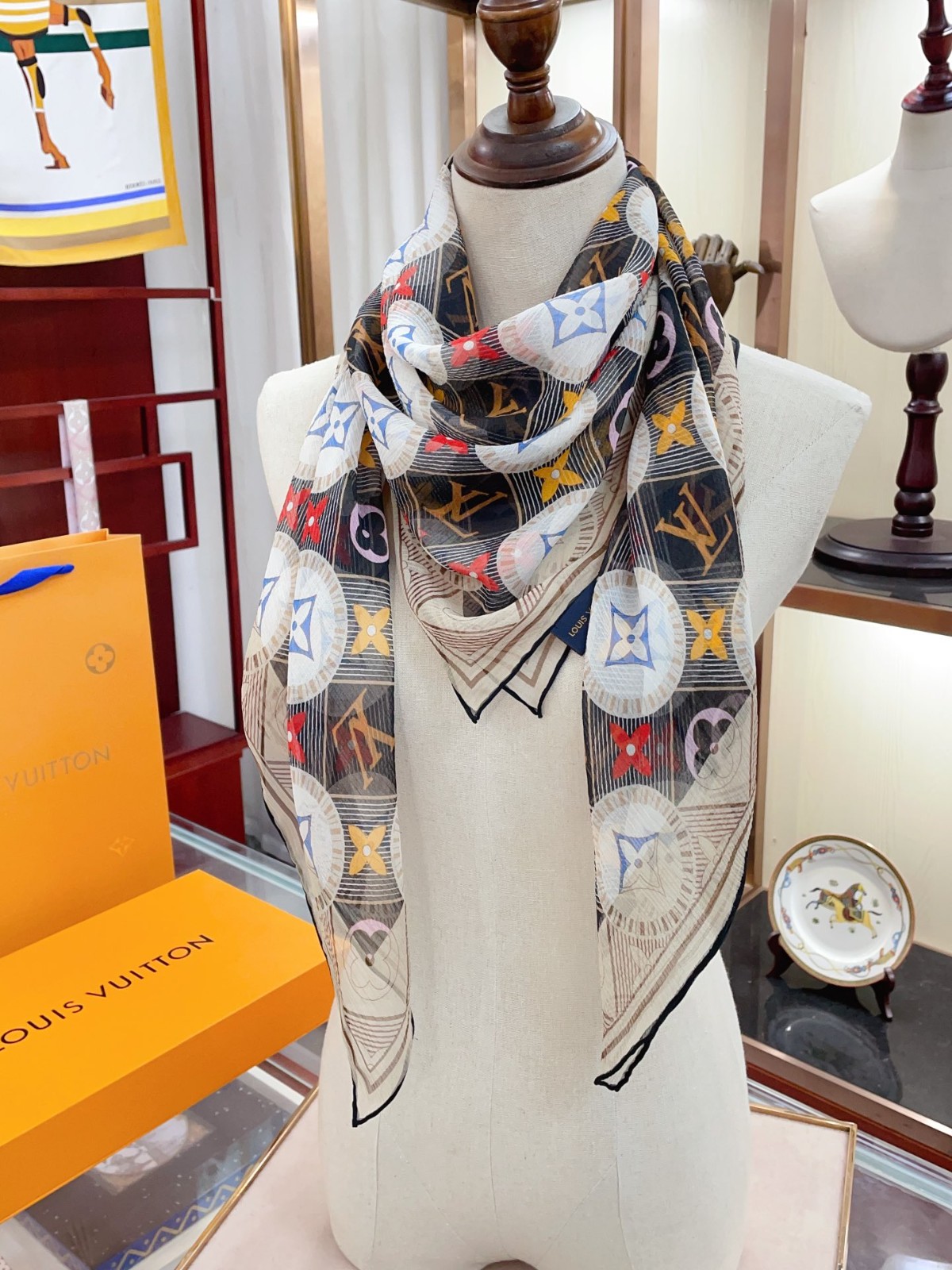 L-V Scarf