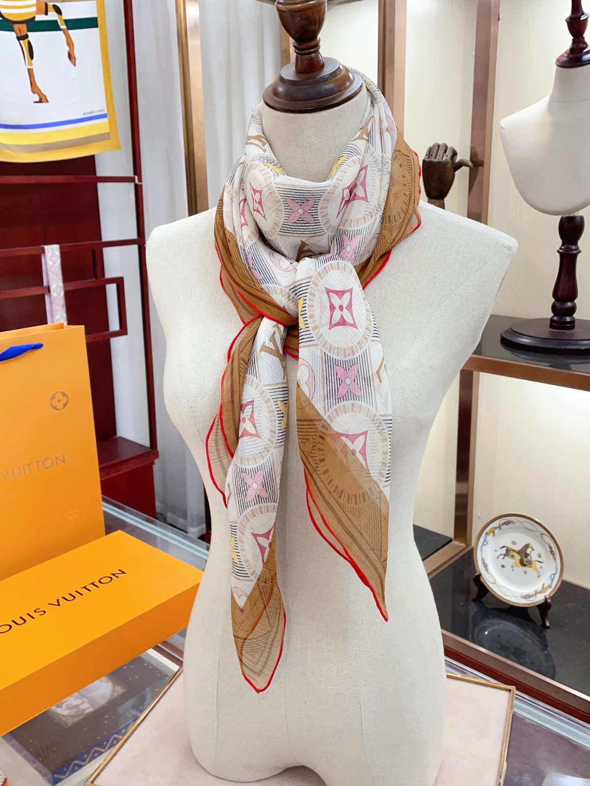 L-V Scarf
