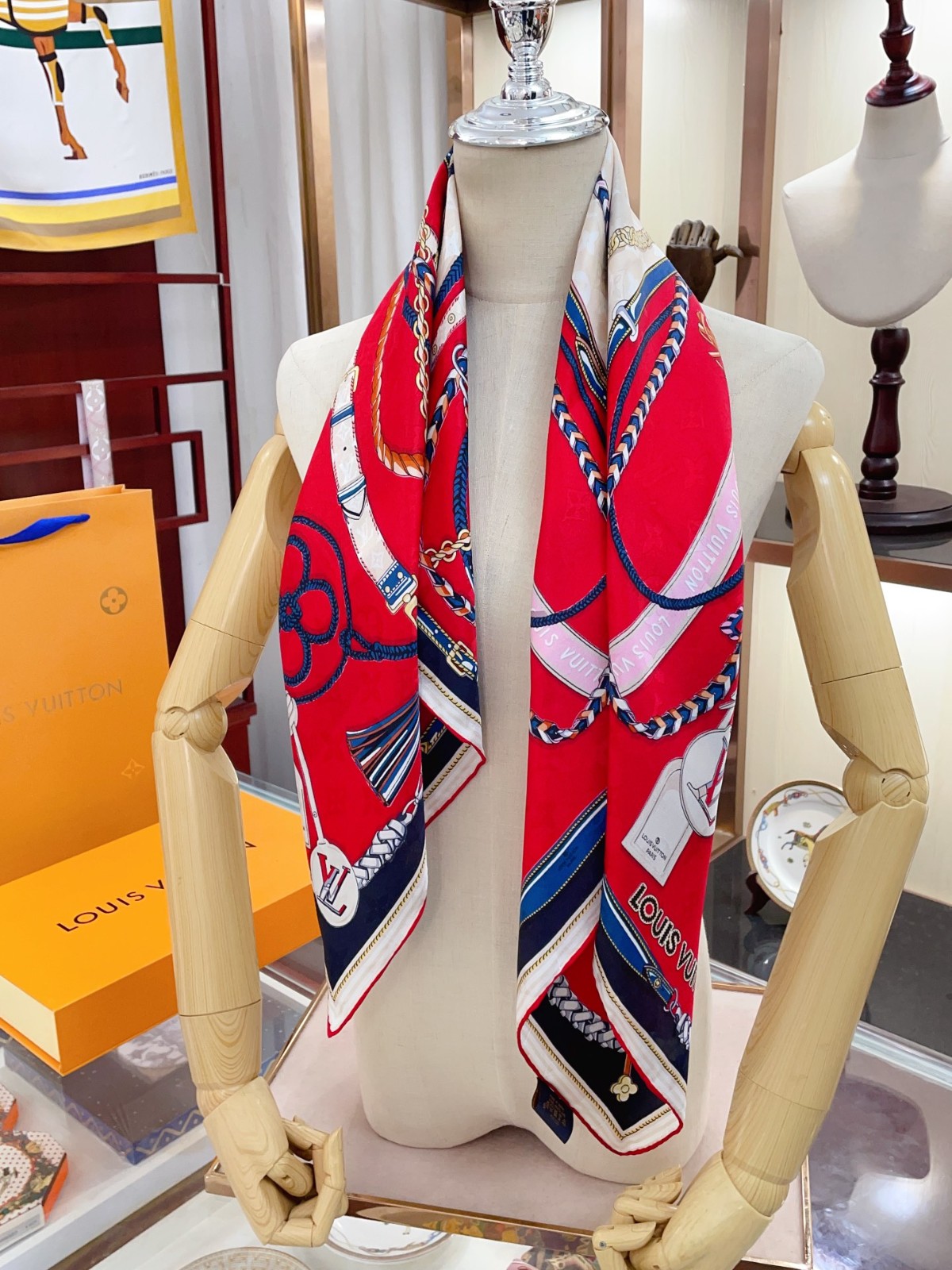 L-V Scarf