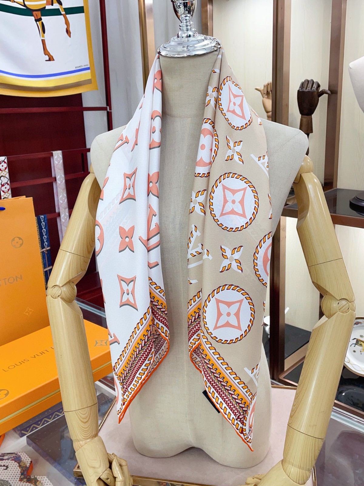 L-V Scarf