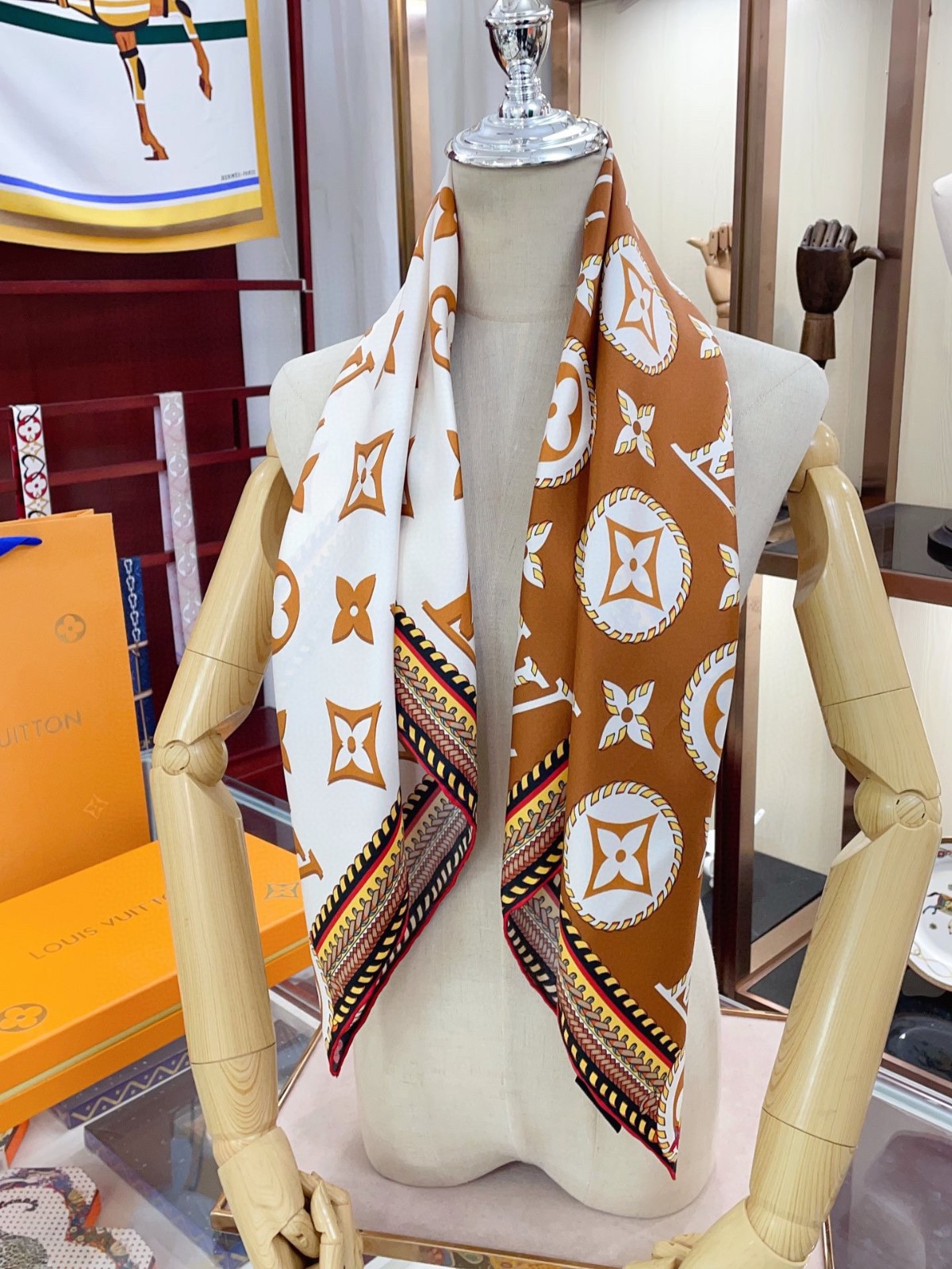 L-V Scarf