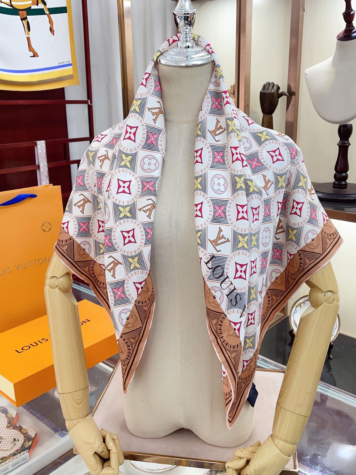 L-V Scarf