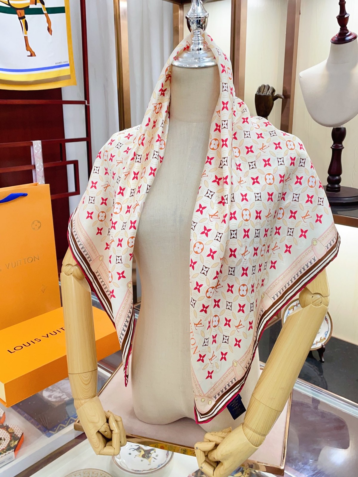 L-V Scarf