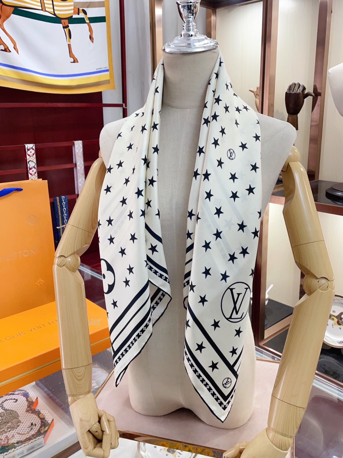 L-V Scarf
