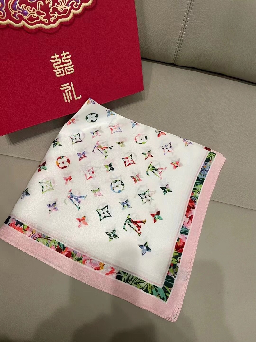 L-V Scarf