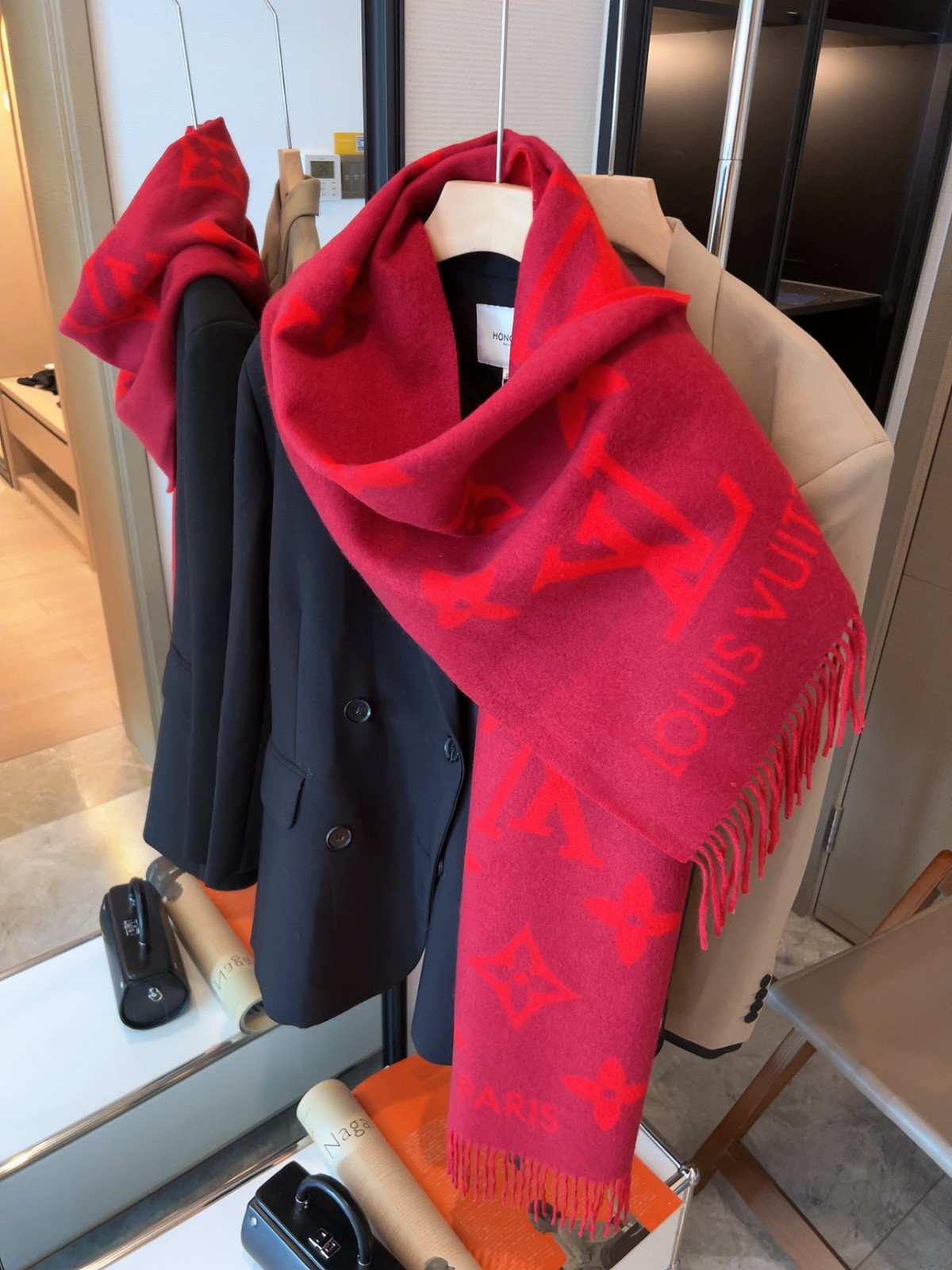 L-V Scarf