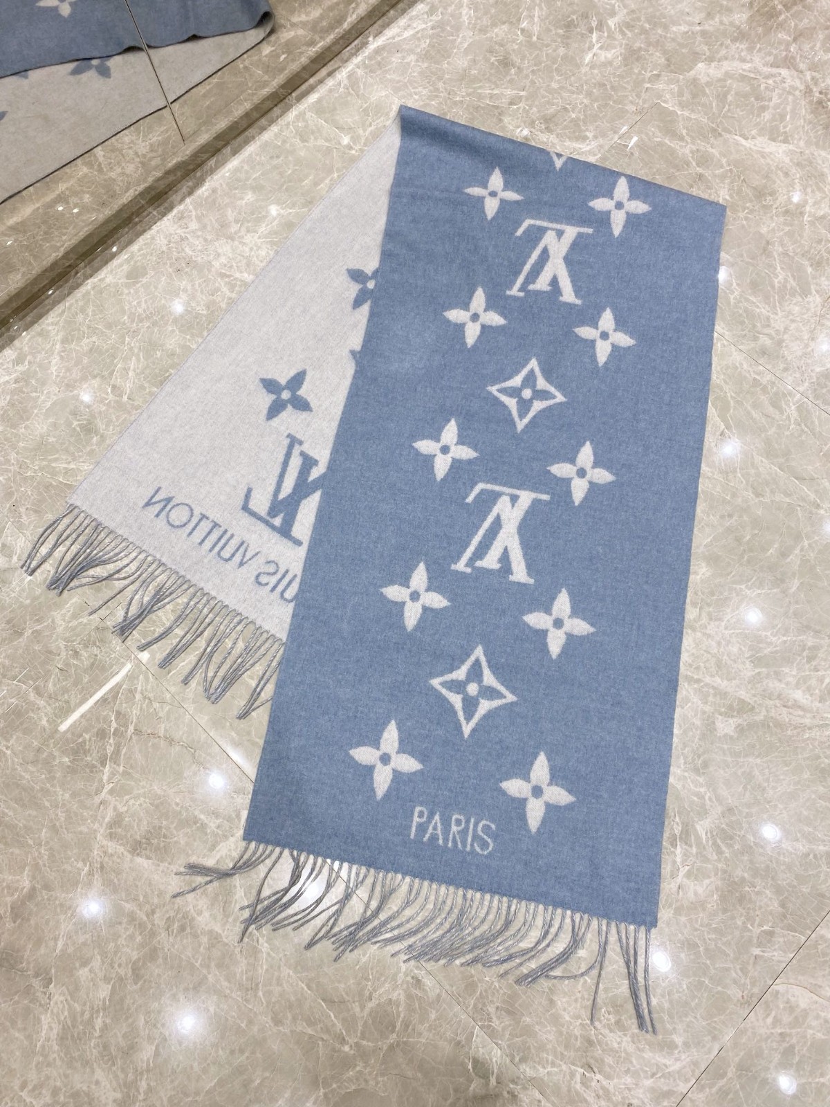 L-V Scarf