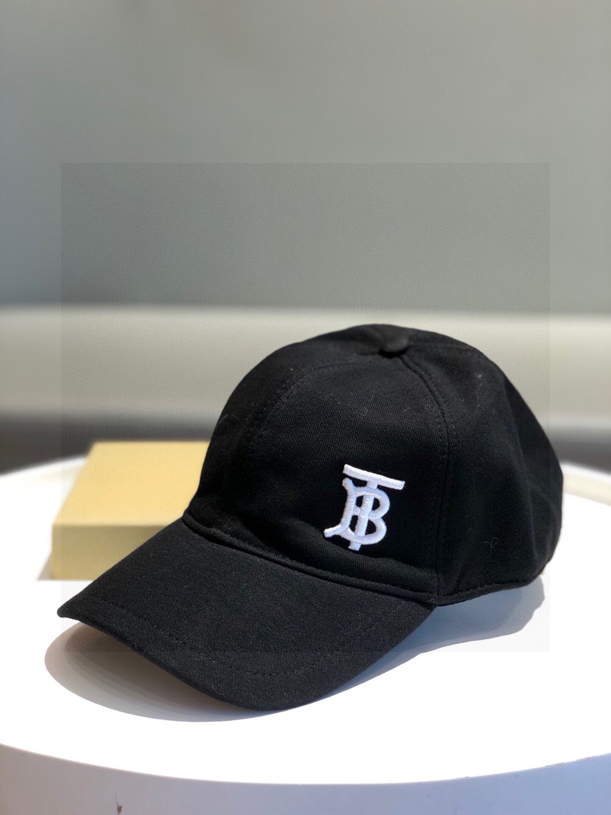 05 Bur berry cap