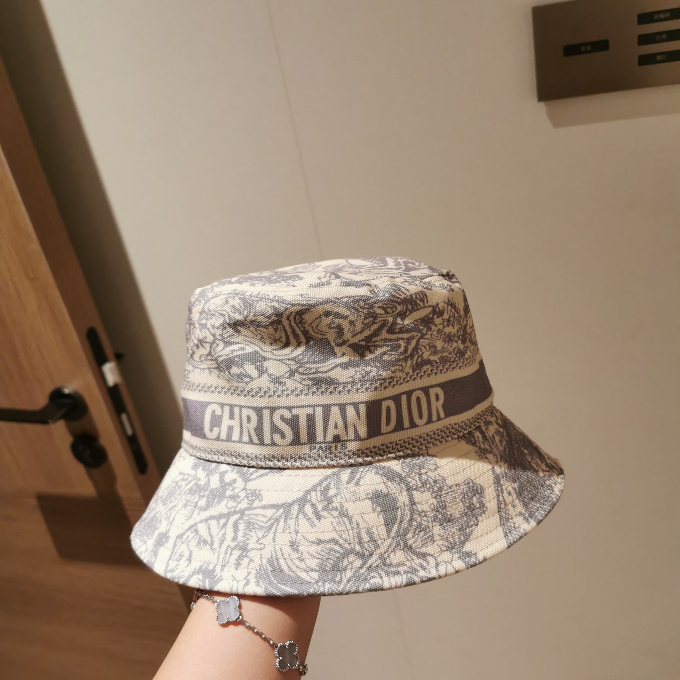 09 Di or Cap