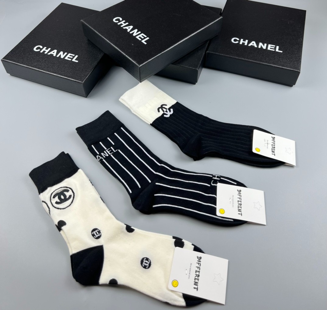 03 Socks