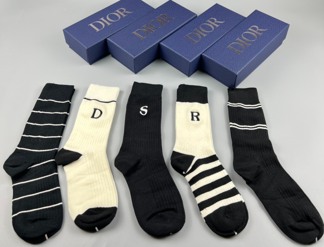 03 Socks