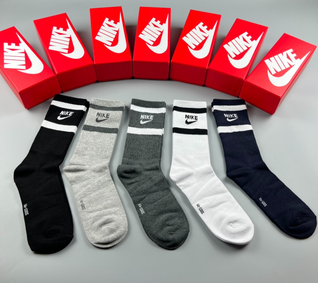 03 Socks