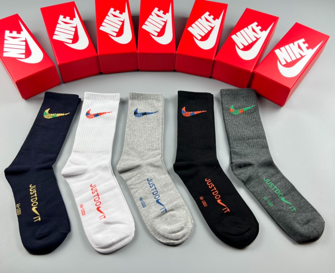 03 Socks