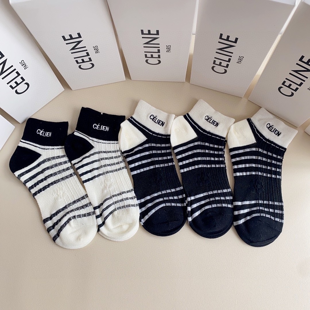 03 Socks