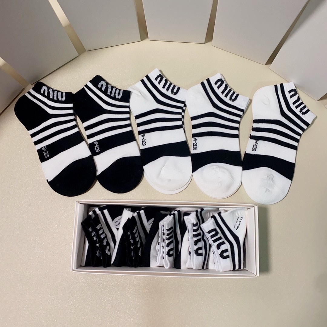 03 Socks