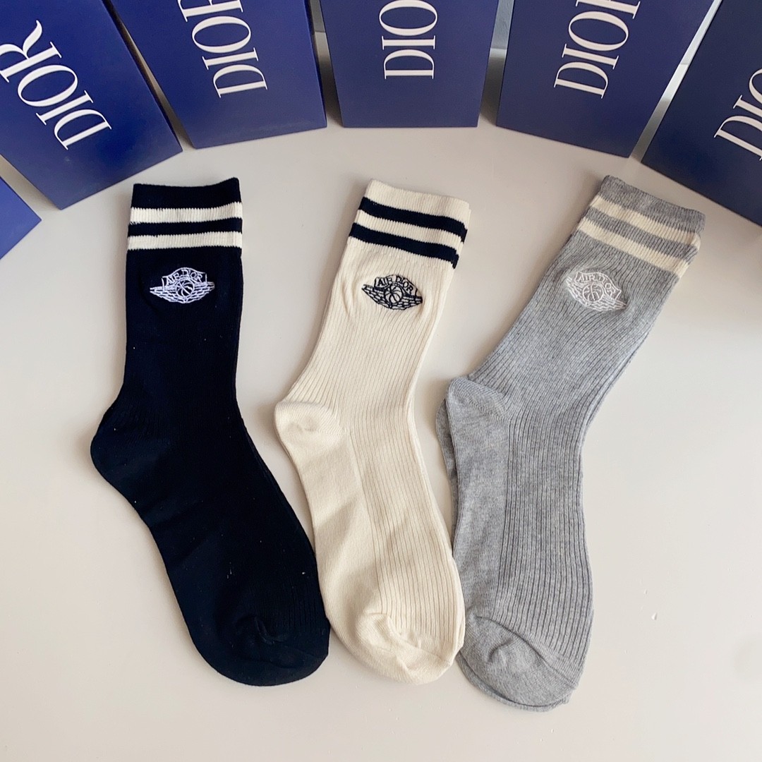 03 Socks